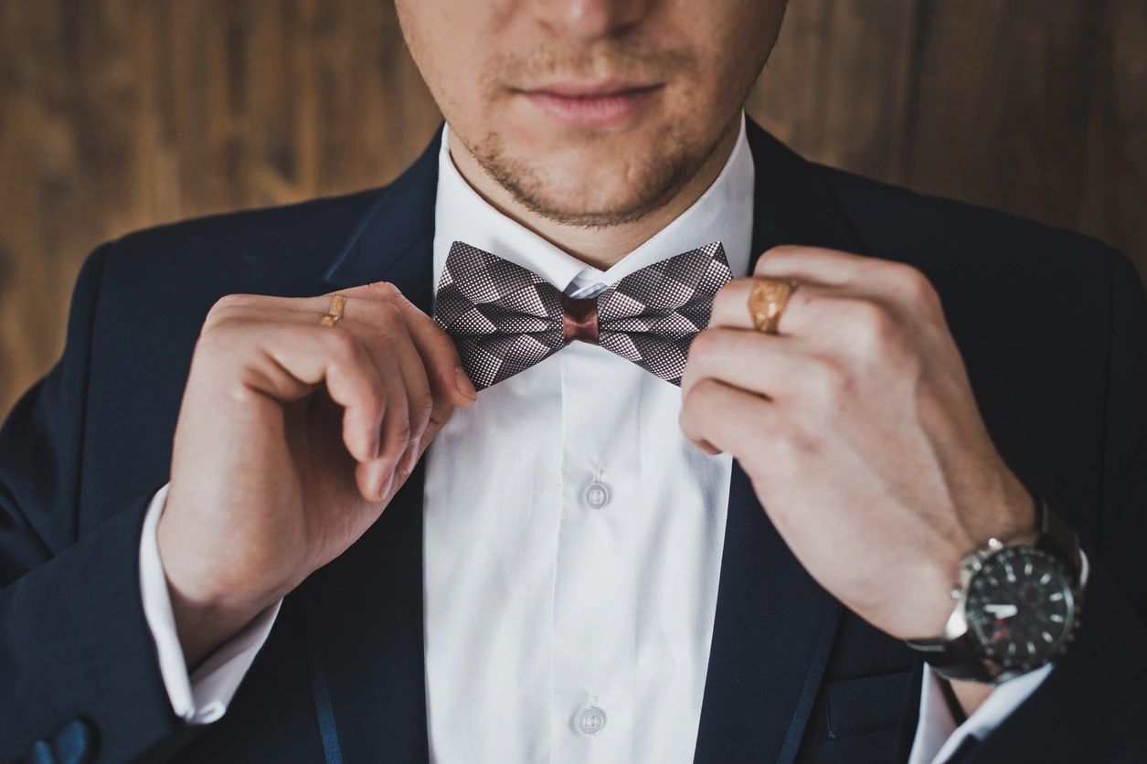 Man tying a bow tie. Jacket - Image 6
